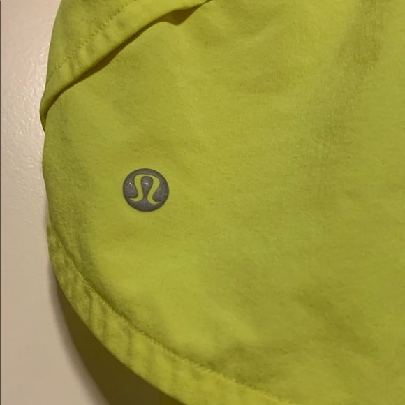 Lululemon Highlight Yellow Speed Up Shorts
Sz 10, 4 in, Good Condition - Picture 5 of 5